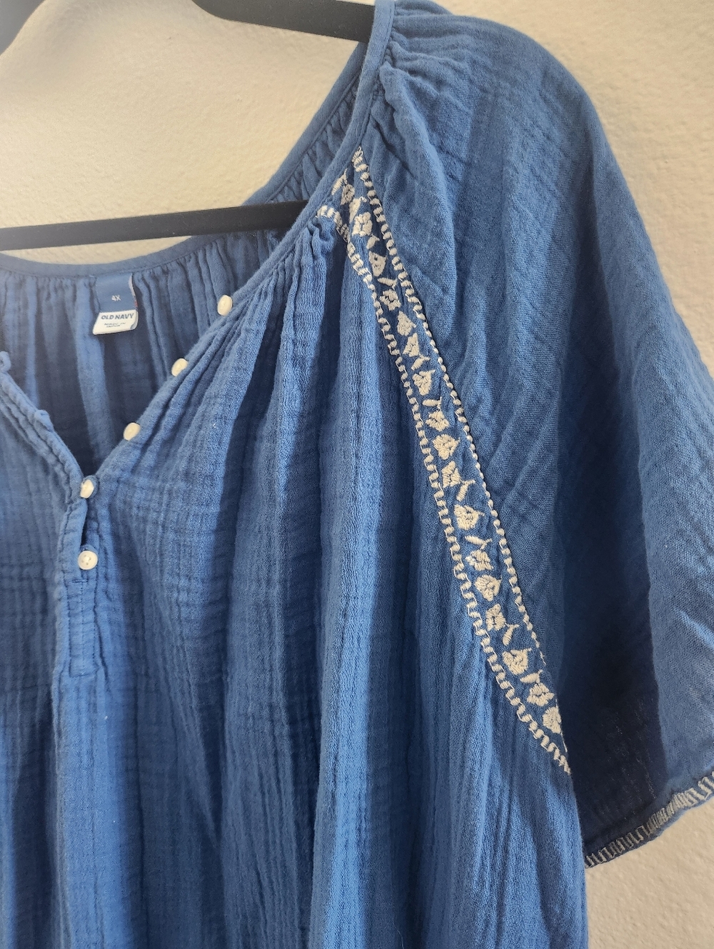 Old Navy Flutter-Sleeve Embroidered Swing Blouse - Picture 4 of 5